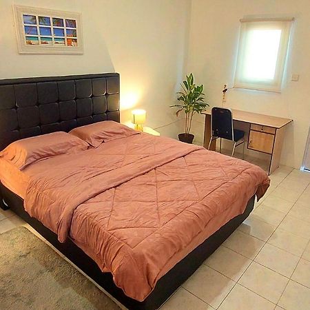 Hustay Guest House - Canggu Bagian luar foto