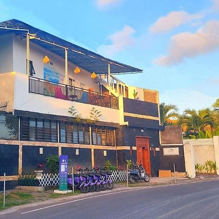 Hustay Guest House - Canggu Bagian luar foto
