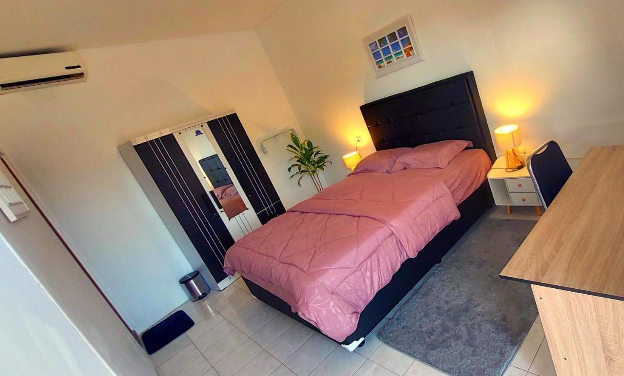 Hustay Guest House - Canggu Bagian luar foto