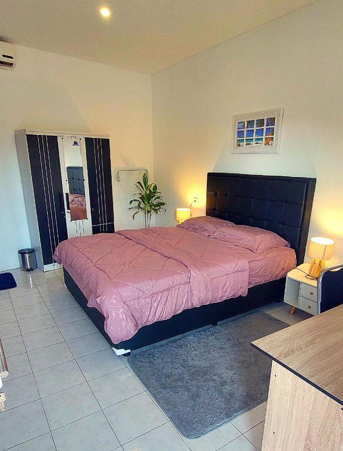 Hustay Guest House - Canggu Bagian luar foto