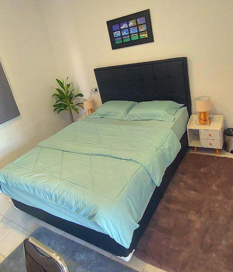 Hustay Guest House - Canggu Bagian luar foto