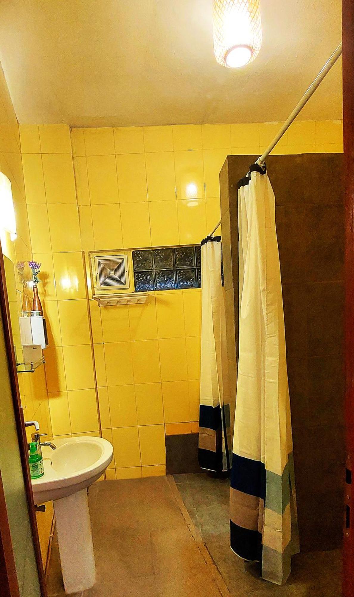 Hustay Guest House - Canggu Bagian luar foto