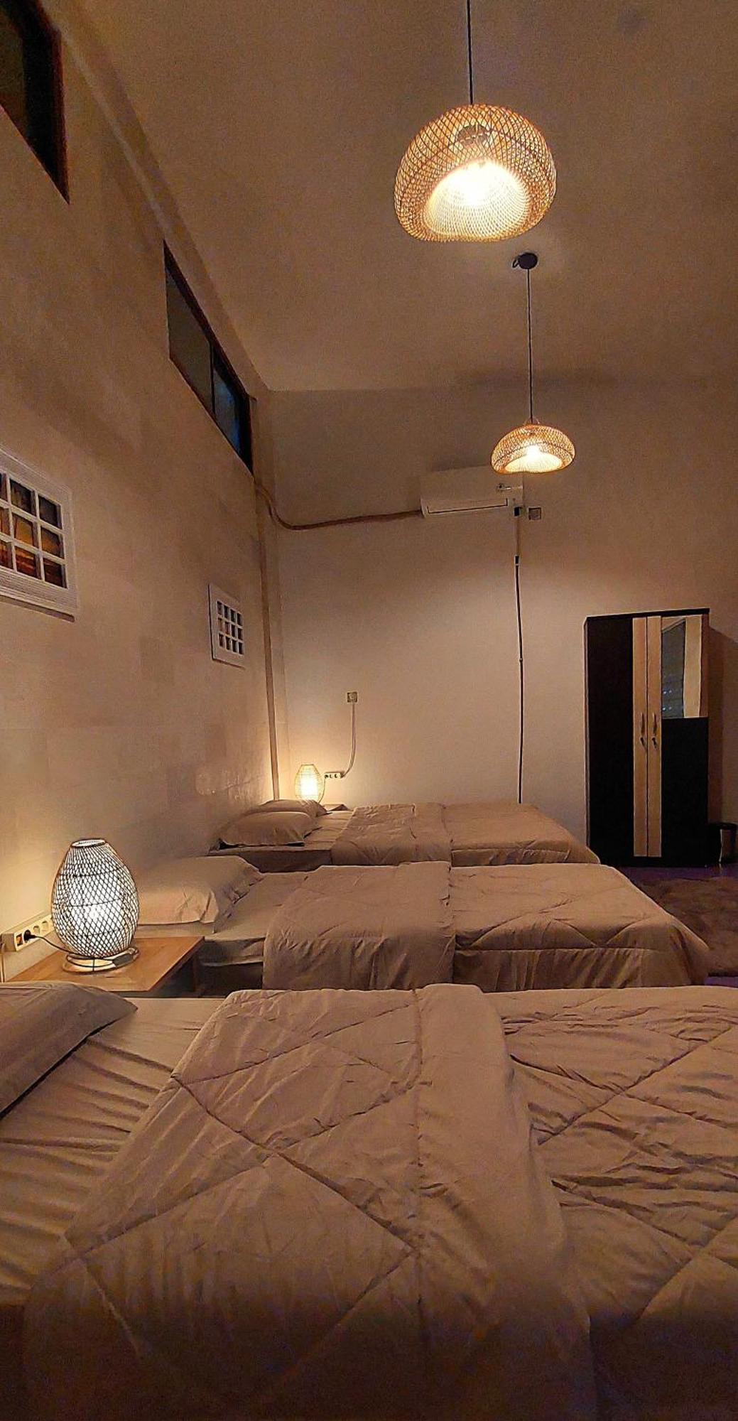 Hustay Guest House - Canggu Bagian luar foto