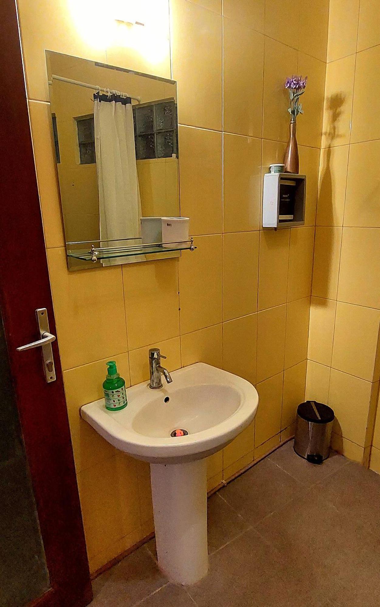 Hustay Guest House - Canggu Bagian luar foto